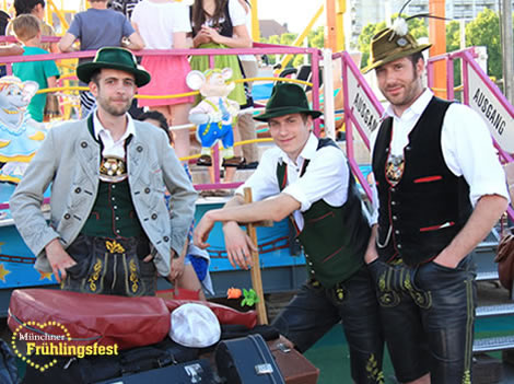Trachten Mode - Tracht im Alltag - Burschen auf dem Volksfest
